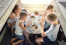 How to Make the Most of Eating Out With Kids While Traveling